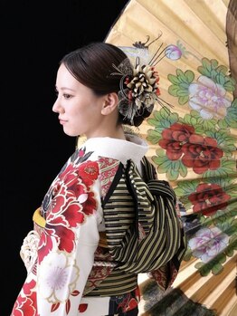 ミドル(MIDDLE)の写真/大切な日を“美しく、快適に”。経験豊富なスタイリストが着崩れ知らずの仕上がりに。