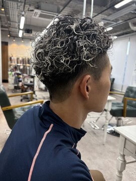 リミット 大宮(limit) 極道パーマ/ホワイトメッシュ