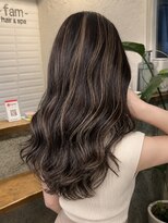ファム 札幌大通(fam)&nbsp;春カラー◎白髪ぼかしハイライト/ロングレイヤー/ベージュ