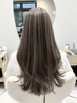 リヴナ(Livna)&nbsp;ロングレイヤーにハイライトでモテヘア◎