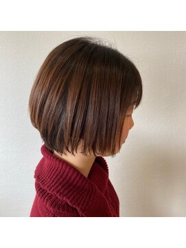 オズライン(Oz Line) ナチュラルストレートで叶える美人ショートボブ