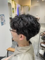 シードバイシャムロック(SEED by Shamrock)&nbsp;センターパート　ビジネスマンスタイル　ウェーブパーマ