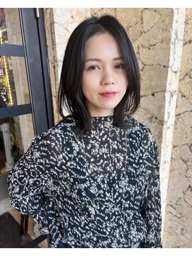 アトリエ エス atelier es HAIRDESIGN 黒髪ミディ/くびれカット/くびれシルエット/韓国ヘア/上品ミディ