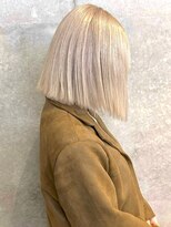 セル(CELL)&nbsp;ハイトーン ブリーチカラー 切りっぱなしボブ ストレート 艶髪