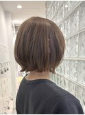 ハイトーン切りっぱなしショートボブミルクティーピンクベージュ