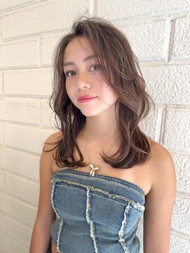 ルーブル(Louvre) ~Louvre~内巻きウェーヴ/透明感カラー