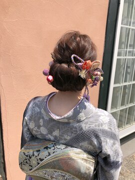 ケイズプラス(K's PLUS) 低めのシニヨンスタイル