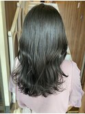 カーキグレージュ×暗め透明感