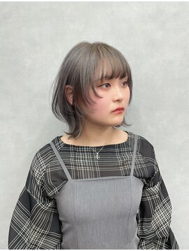 ファイブバイジエクト 堀江(FIVE by The Ect) グレージュカラー　グレーベージュ　ブリーチカラー