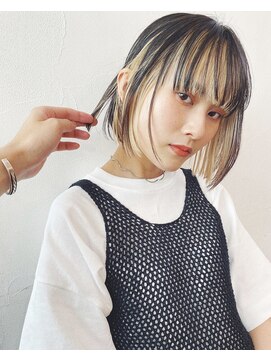 ホロ(hollo) ベージュインナーカラー切りっぱなしボブ