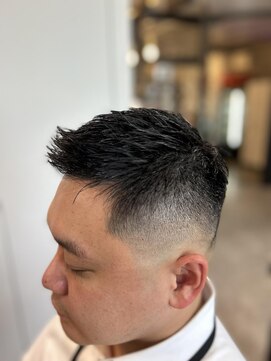 フランクスバーバーリザーブ 人形町店(FRANK’S BARBER RESERVE) フェザーアップフェードカットH