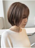 大人ショートボブ白髪ぼかしハイライト顔周りレイヤー丸みボブ