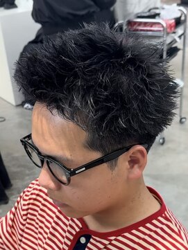 エデアンルクラ 下通(EDEAN Leclat) 熊本スパイキーショート パーマ 短髪 アップバング MEN'S HAIR