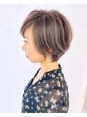 大人丸みショート　カーキベージュシアカラーショートヘア