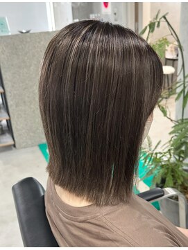 ルイ(ROUIS produced by LUCK 津田沼) ROUIS 津田沼 ヘーゼルグレージュハイライト/白髪ぼかし/ボブ