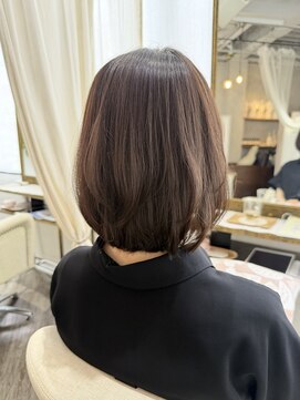 ウミネコ 表参道店(Umineko) チリつきを抑えた軽やか艶ボブ