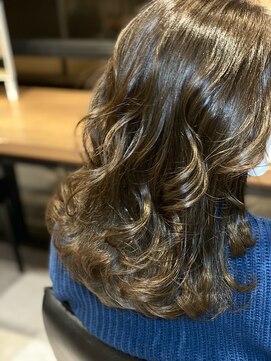 コスアンドコウ 横浜山下(Cos&Co.) 大人なハイトーン 高濃度カラーで上質なベージュ