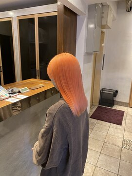 遊人 レン(REN) ペールオレンジ_ミディアムヘア_韓国風_ハイトーンカラー