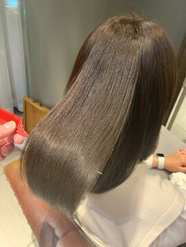 ロアナ 六本木(LOANA ROPPONGI) オリーブベージュカラーにロアナヘアエステ