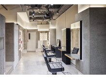 ディオ アンド ルーチェ アット(Dio&Luce at.)の雰囲気（明るく開放感のある店内は夜には東京タワーもご覧いただけます。）
