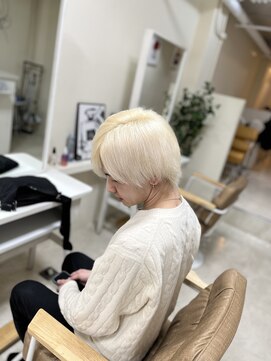 カリーナ(CARINA) ホワイトカラー/黄ばみ抑えたい方へ