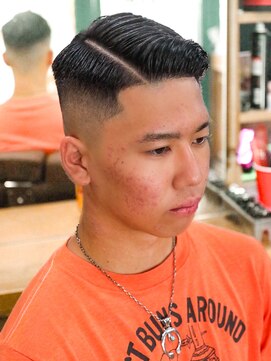 プロショップウェーブ セカンド(PRO SHOP WAVE II) スペインカール/テーパーフェード/メンズパーマ/フェザーパーマ