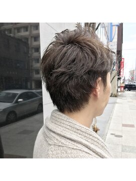 デフィー(DEFY) アッシュグレーのショートスタイル