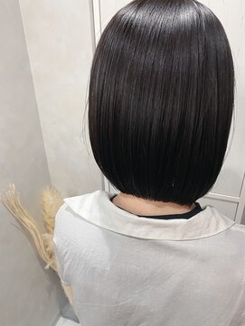 イルウィ(irwi) 【デザインカラー】ミニボブ シルキーベージュインナーカラー