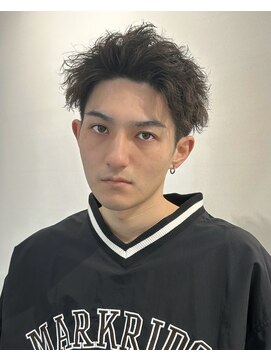 リベイル(LIVEIL) スパイキーショート  ツイストスパイラル 波巻パーマ　眉毛