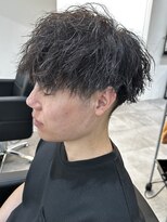 ヒュイル バイ ニアウ(Hwyl by Niau) メンズマッシュパーマニュアンスパーマスパイラルパーマ刈り上げ