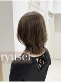 くびれレイヤーカット×オリーブベージュ