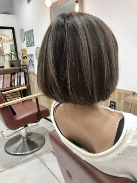ノーム 横浜(NORM) 白髪ぼかし ハイライト