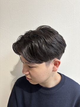 アンド グラフ(& Graph.) センターパートニュアンスツーブロックメンズ