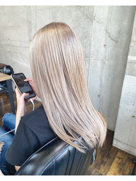 ガルボ ヘアー(garbo hair) 艶髪　ハイトーンカラー　ミルクティーカラー