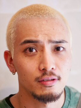 メリケンバーバーショップ コウベ(MERICAN BARBERSHOP KOBE) メンズカットバーバースタイルダブルブリーチペイントバズ