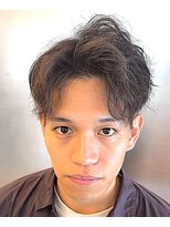クオンヒール(QUON HEAL)&nbsp;ツイストスパイラル刈り上げセンターパートフェザーパーマ