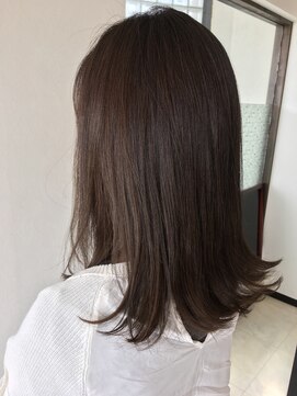 ヘアメイク クープ(Hair Make Coupe) 大人のブルージュカラーと外はねのラフさ