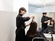 【マンツーマン接客】基本は一人のお客様に一人のスタッフがつきっきり／髪質改善・白髪染め・縮毛矯正◎