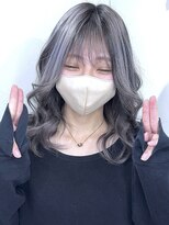 ブレイズヘアー(BLAZEhair)&nbsp;【小顔効果＋】ホワイトシルバーバレイヤージュ×ブリーチ２回