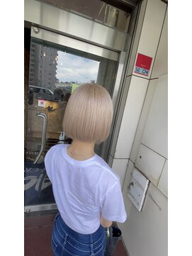 ホワイトベージュ／ブリーチ／池袋/ダブルカラー／ハイトーン