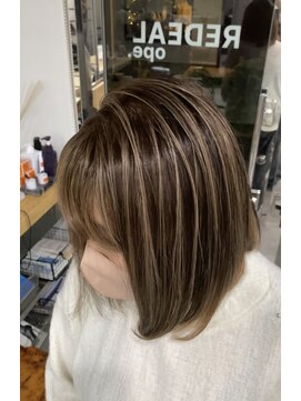 レディアル 大宮(REDEAL ope.) 白髪ぼかし／ハイライト