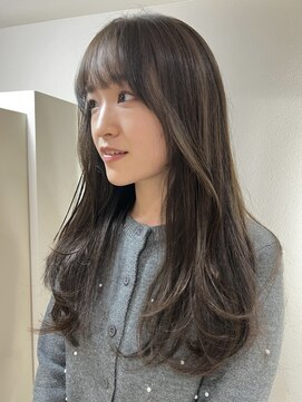 柔らかいくすみグレージュカラー