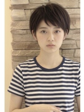 レウナ 外苑前(Reuna) 暗めカラーでも可愛いショート　似合わせショート　耳かけ