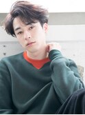 黒髪メンズカットセンターパート韓国コンマヘアツーブロ刈り上げ