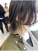 外ハネミディアムスタイル×インナーカラー