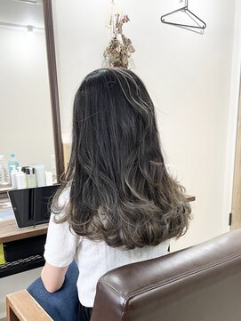 ホンネ(honne.) グレージュ×グラデーションデザインカラー