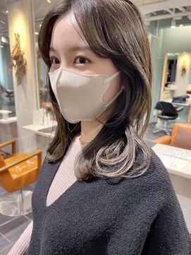 トリコ ショップアンドヘアサロン(tricot shop hair salon) セミロングヘア／センターパート