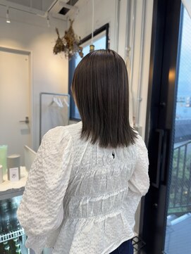 ロカ 表参道(loka) ミディアムストレート/オリーブ[表参道/ブリーチ/ハイライト]Mai