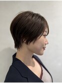 横顔美人　大人丸みショートヘア