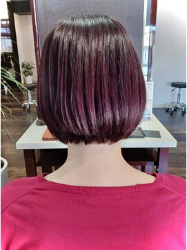 ライオンハート 長命ケ丘店(Lion Heart) ダークピンクのショートボブ